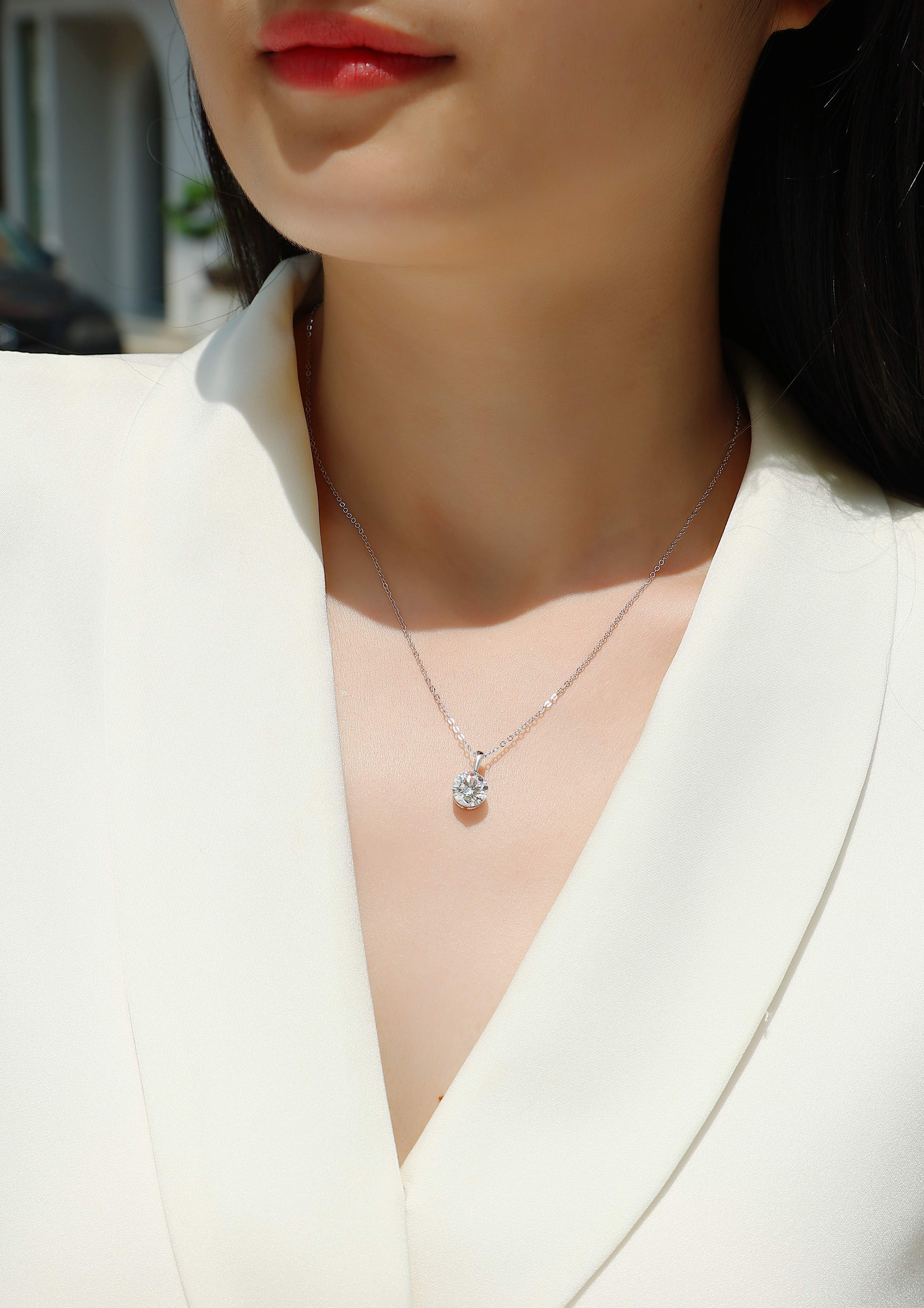 Star - A Fashionable And Luxurious Diamond Jewelry Pendant Set With 2-carat Moissan Diamond S925 Sterling Silver And Platinum Plating