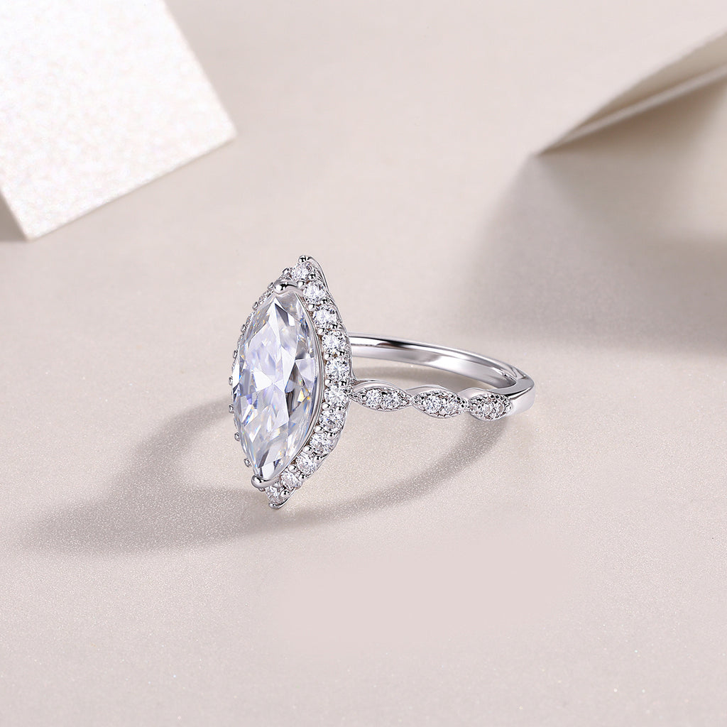 The Realm Of Delight - A Fashionable Diamond Jewelry Piece Set With Moissanite S925 Sterling Silver And Platinum-plated Diamond Ring