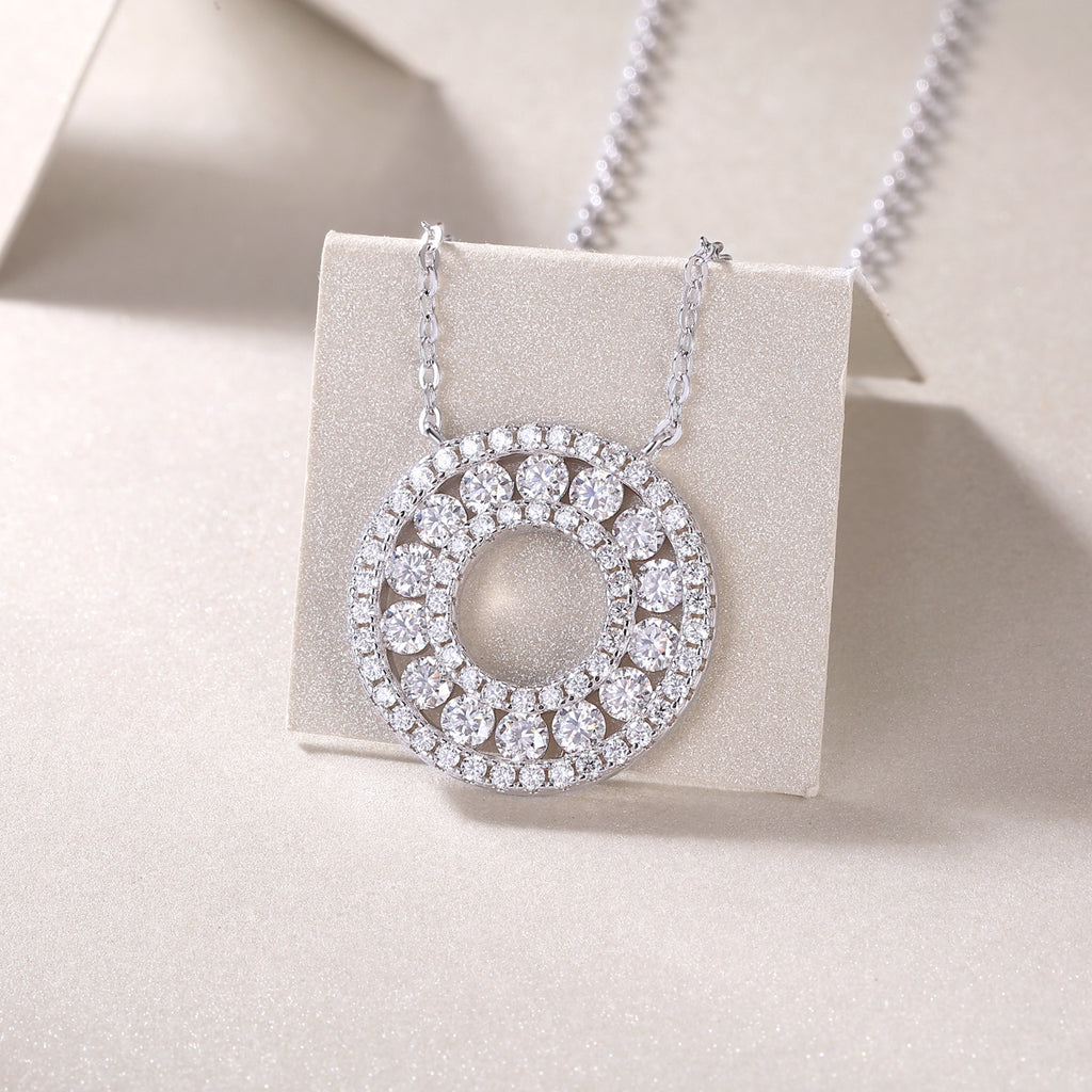 Reciprocating - A Fashionable And Luxurious Diamond Jewelry Pendant Set With Moissanite S925 Sterling Silver