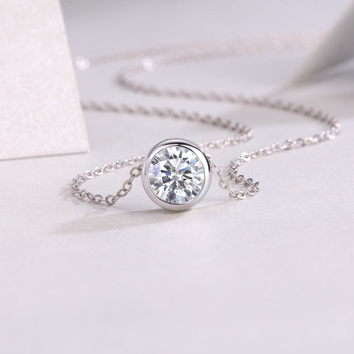 Purity - A Fashionable And Luxurious Diamond Jewelry Pendant Set With 1-carat Moissan Diamond S925 Sterling Silver