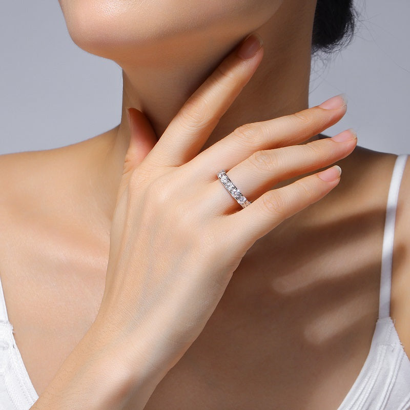 Yearning - A Fashionable And Luxurious Jewelry Piece Set With One-third Carat Moissanite S925 Sterling Silver And Platinum-plated Diamond