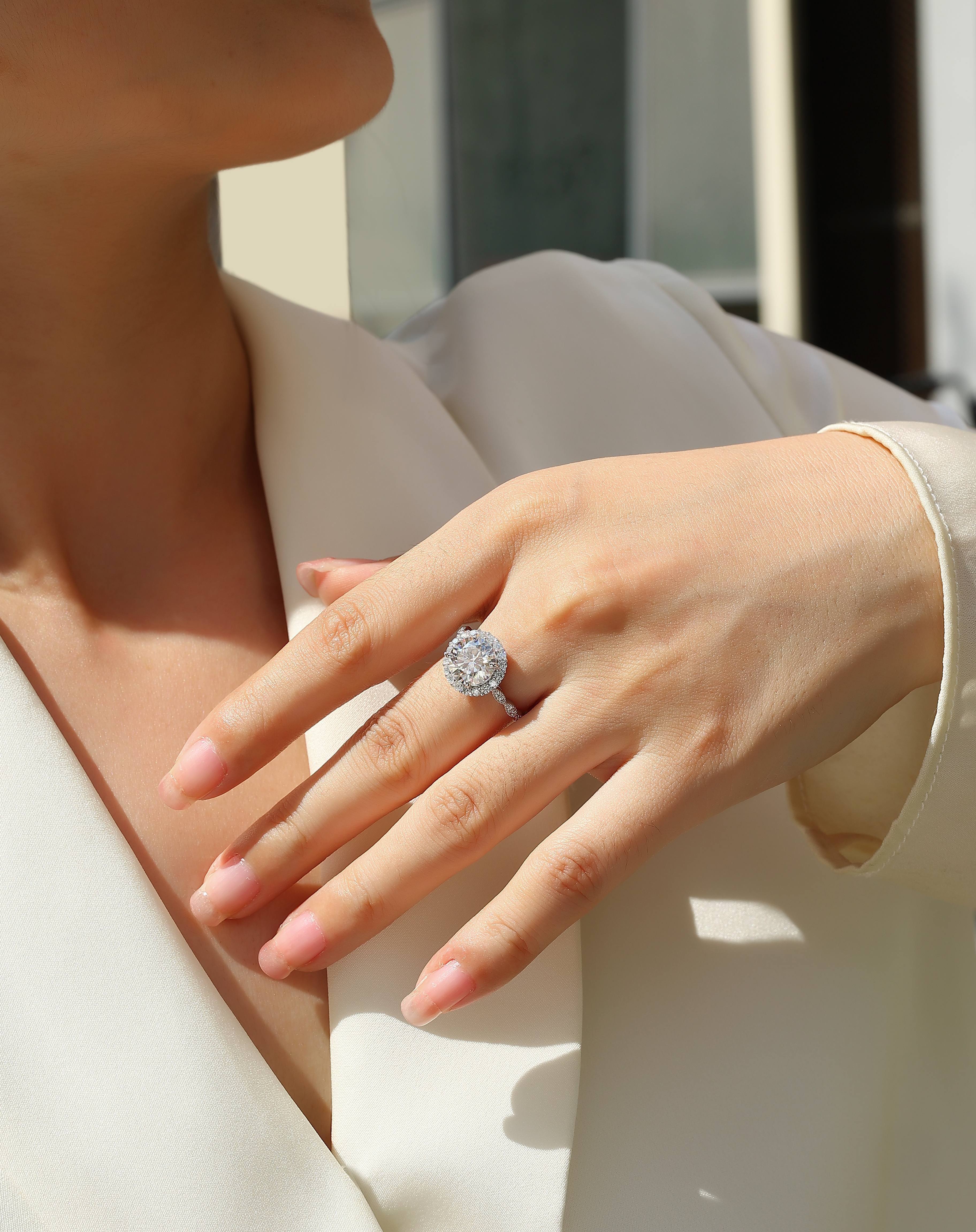 Starlight Shining - A Fashionable Jewelry Ring Set With 3-carat Moissanite S925 Sterling Silver And Platinum-plated Diamond